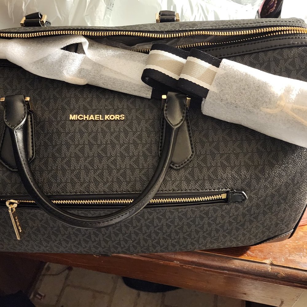Michael Kors travel duffel bag - Picture 1 of 8